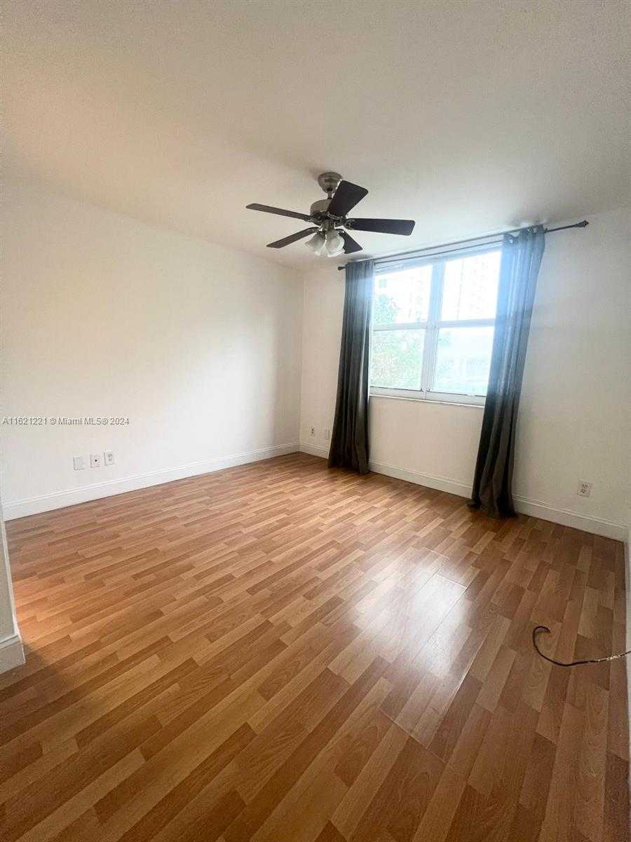 Small Image of 770 CLAUGHTON ISLAND DR #406, Miami Number 15
