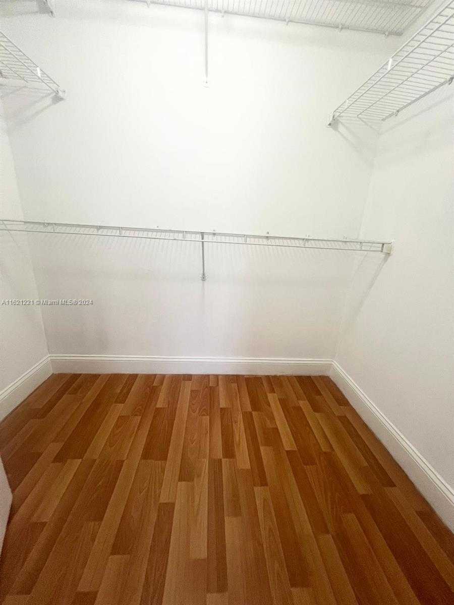 Small Image of 770 CLAUGHTON ISLAND DR #406, Miami Number 17