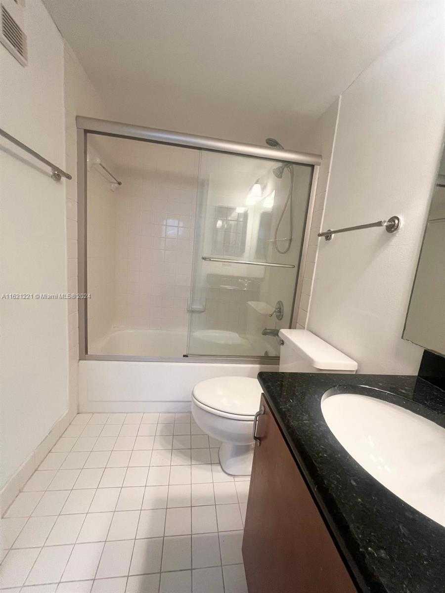Small Image of 770 CLAUGHTON ISLAND DR #406, Miami Number 18