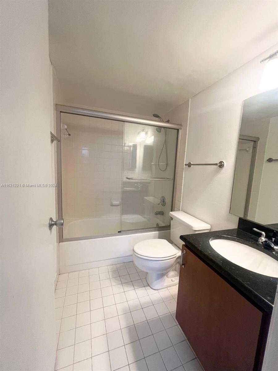 Small Image of 770 CLAUGHTON ISLAND DR #406, Miami Number 19