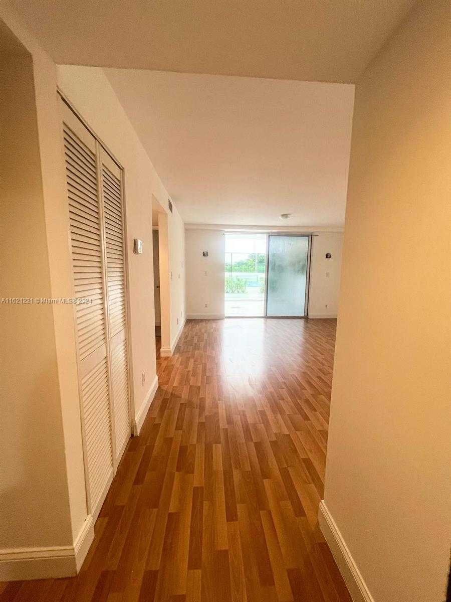 Small Image of 770 CLAUGHTON ISLAND DR #406, Miami Number 2