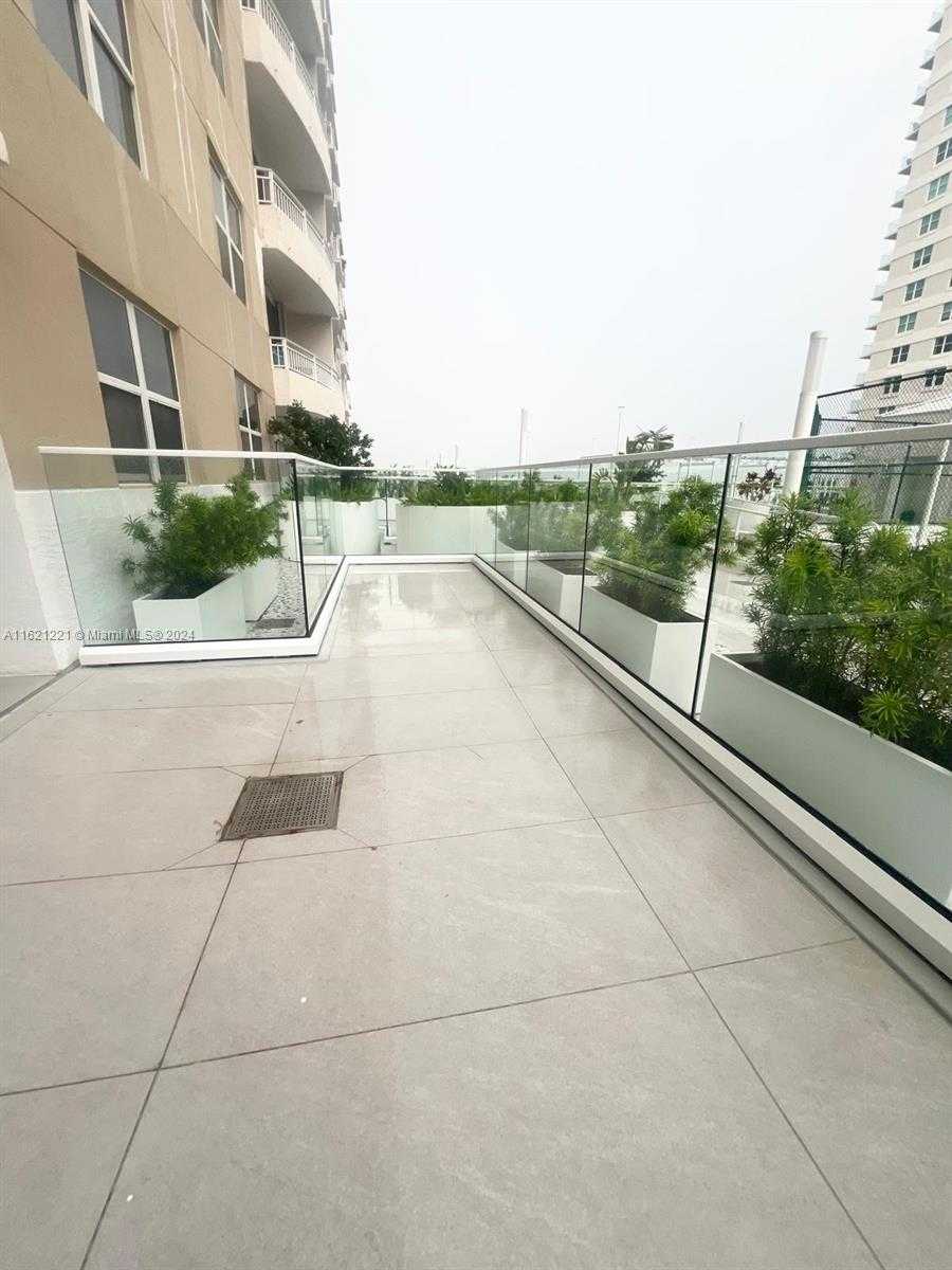Small Image of 770 CLAUGHTON ISLAND DR #406, Miami Number 23