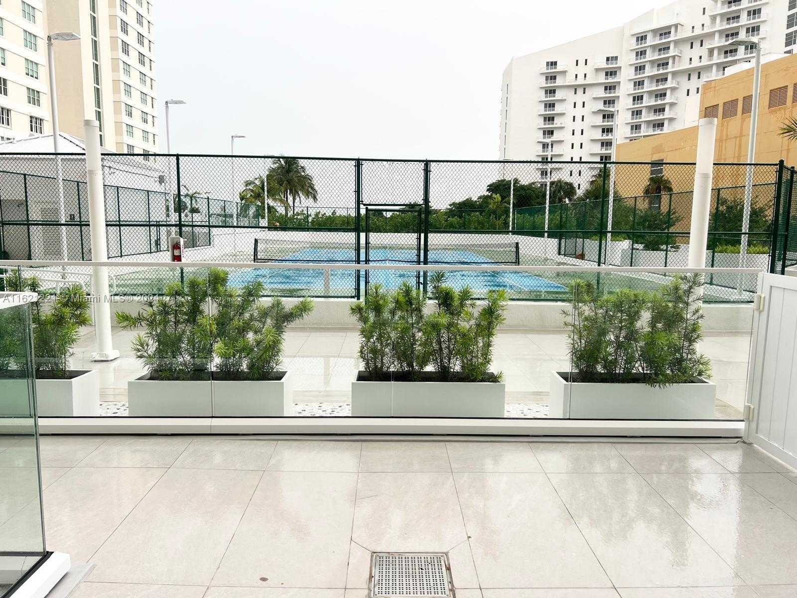 Small Image of 770 CLAUGHTON ISLAND DR #406, Miami Number 24