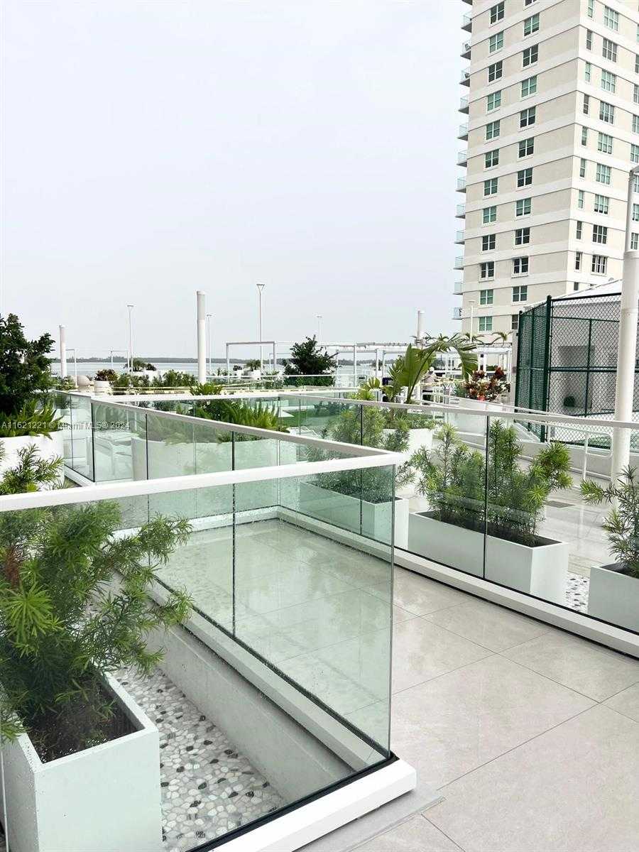 Small Image of 770 CLAUGHTON ISLAND DR #406, Miami Number 25