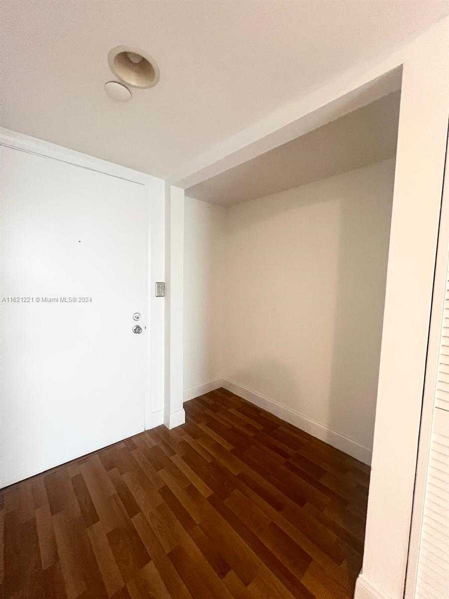 Small Image of 770 CLAUGHTON ISLAND DR #406, Miami Number 5