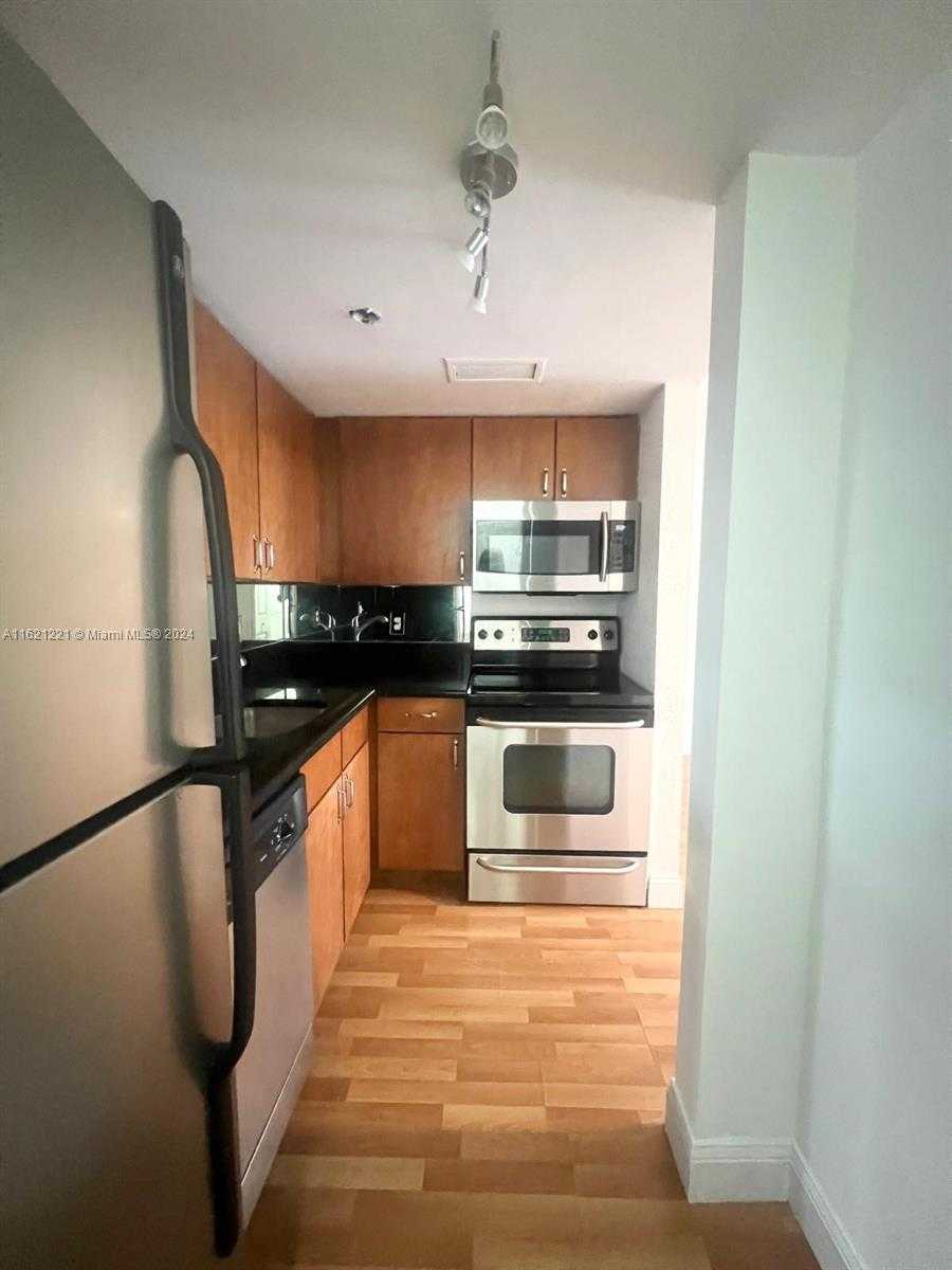 Small Image of 770 CLAUGHTON ISLAND DR #406, Miami Number 8