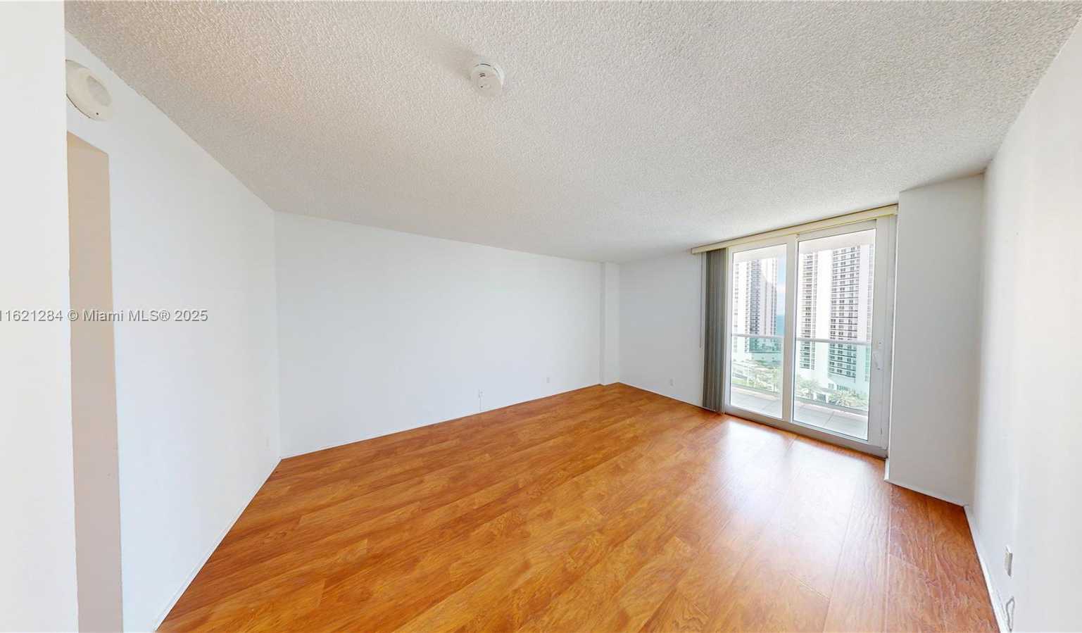 Small Image of 100 BAYVIEW DR #1812, Sunny Isles Beach Number 10