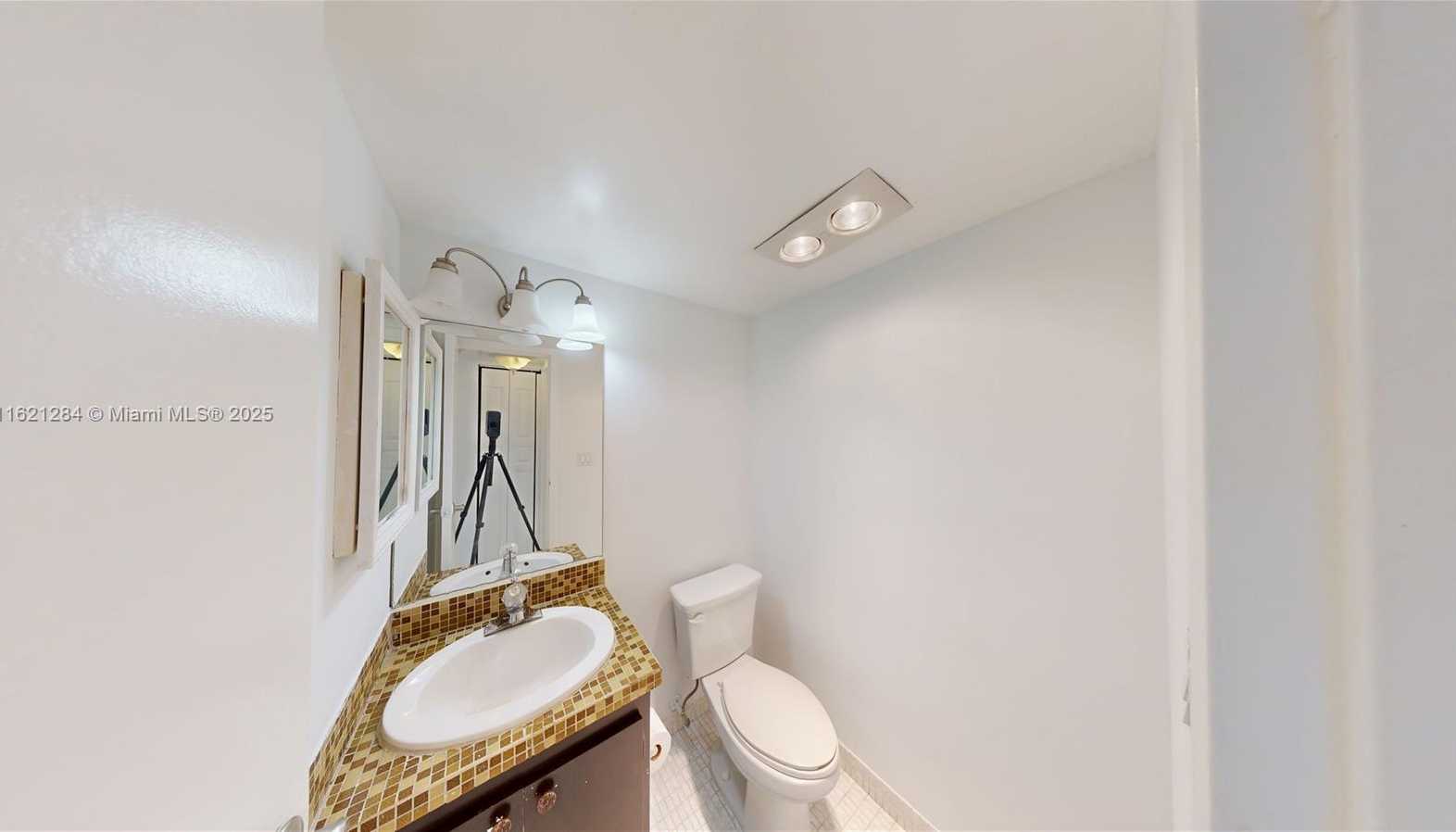 Small Image of 100 BAYVIEW DR #1812, Sunny Isles Beach Number 11