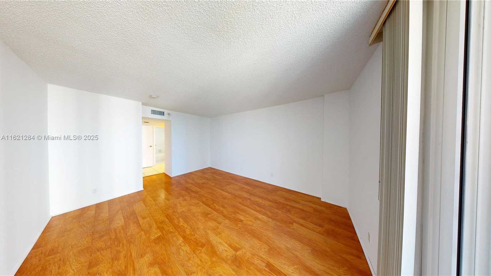 Small Image of 100 BAYVIEW DR #1812, Sunny Isles Beach Number 12