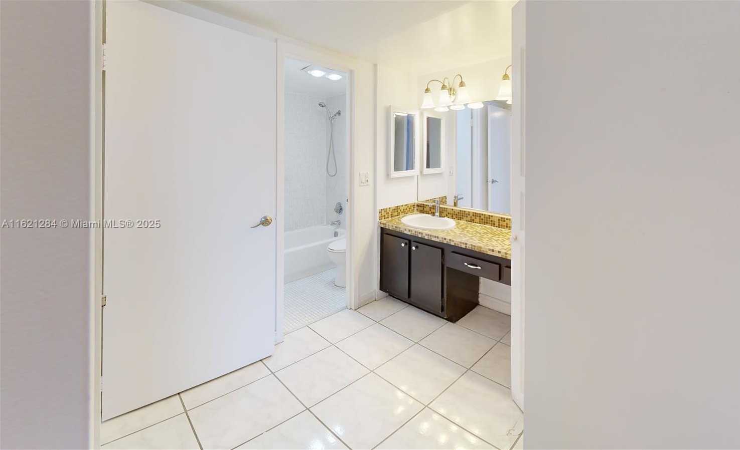 Small Image of 100 BAYVIEW DR #1812, Sunny Isles Beach Number 13