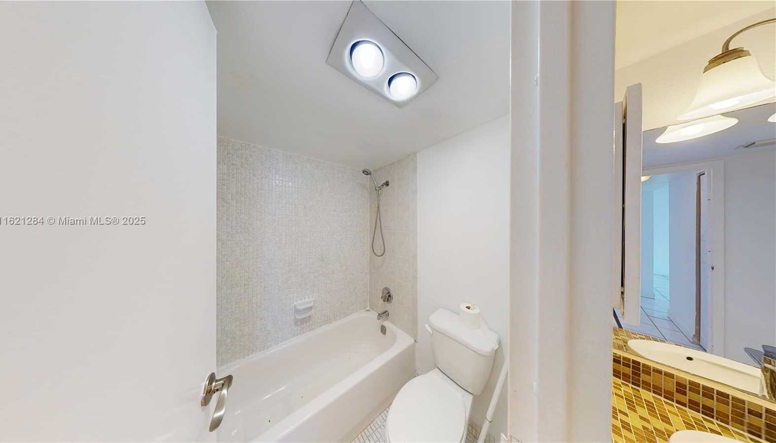 Small Image of 100 BAYVIEW DR #1812, Sunny Isles Beach Number 16