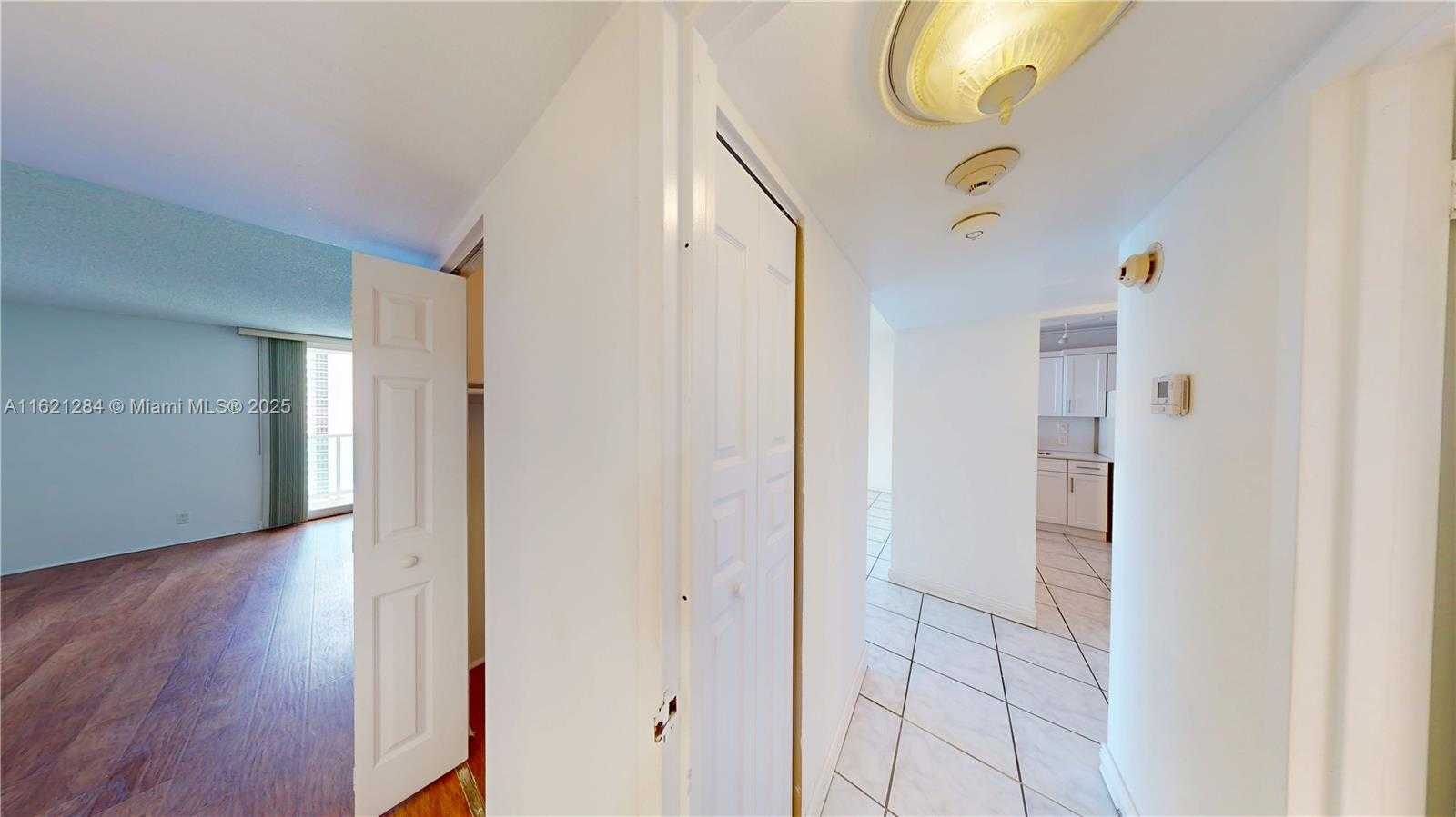 Small Image of 100 BAYVIEW DR #1812, Sunny Isles Beach Number 17
