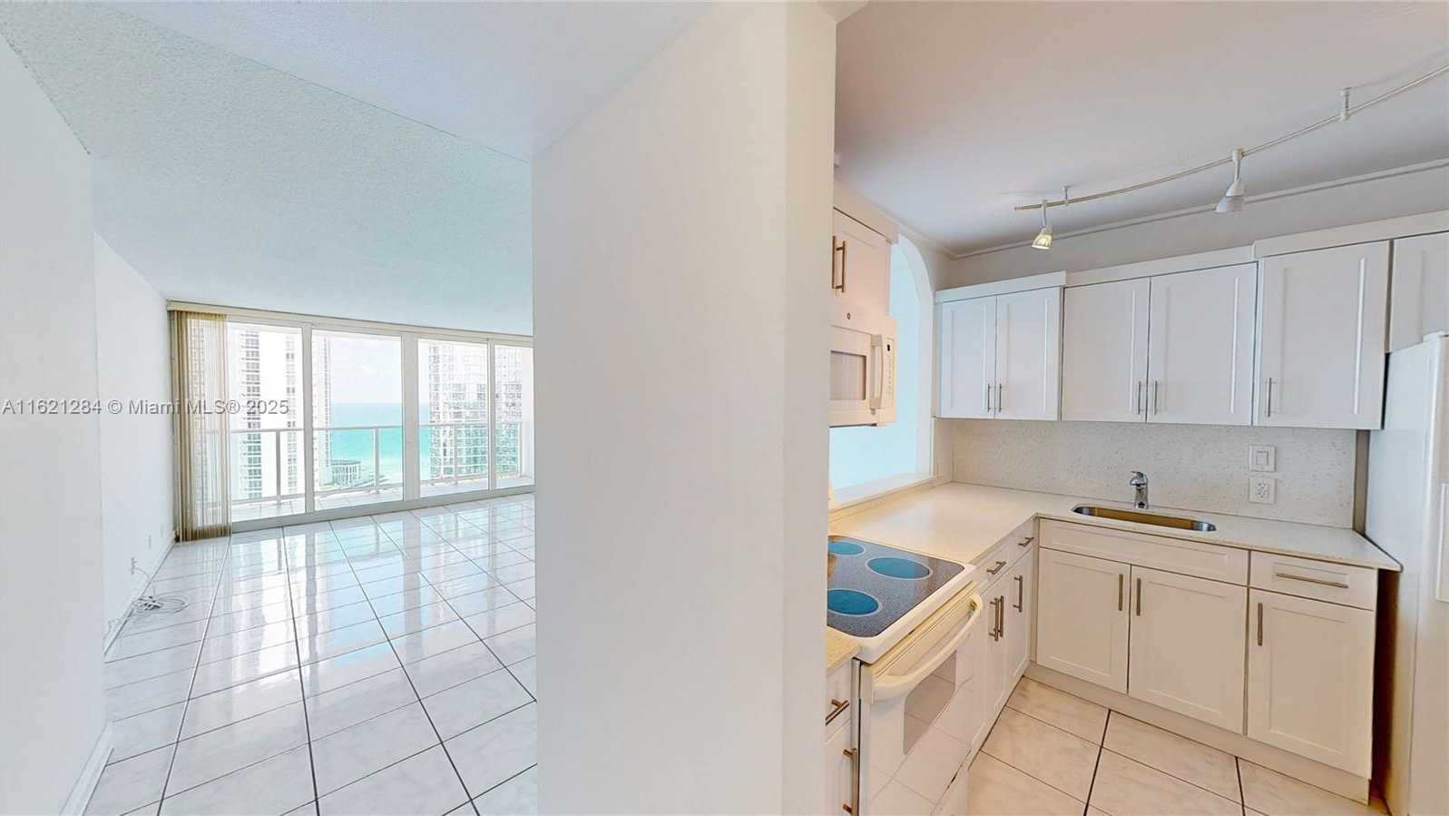 Small Image of 100 BAYVIEW DR #1812, Sunny Isles Beach Number 3