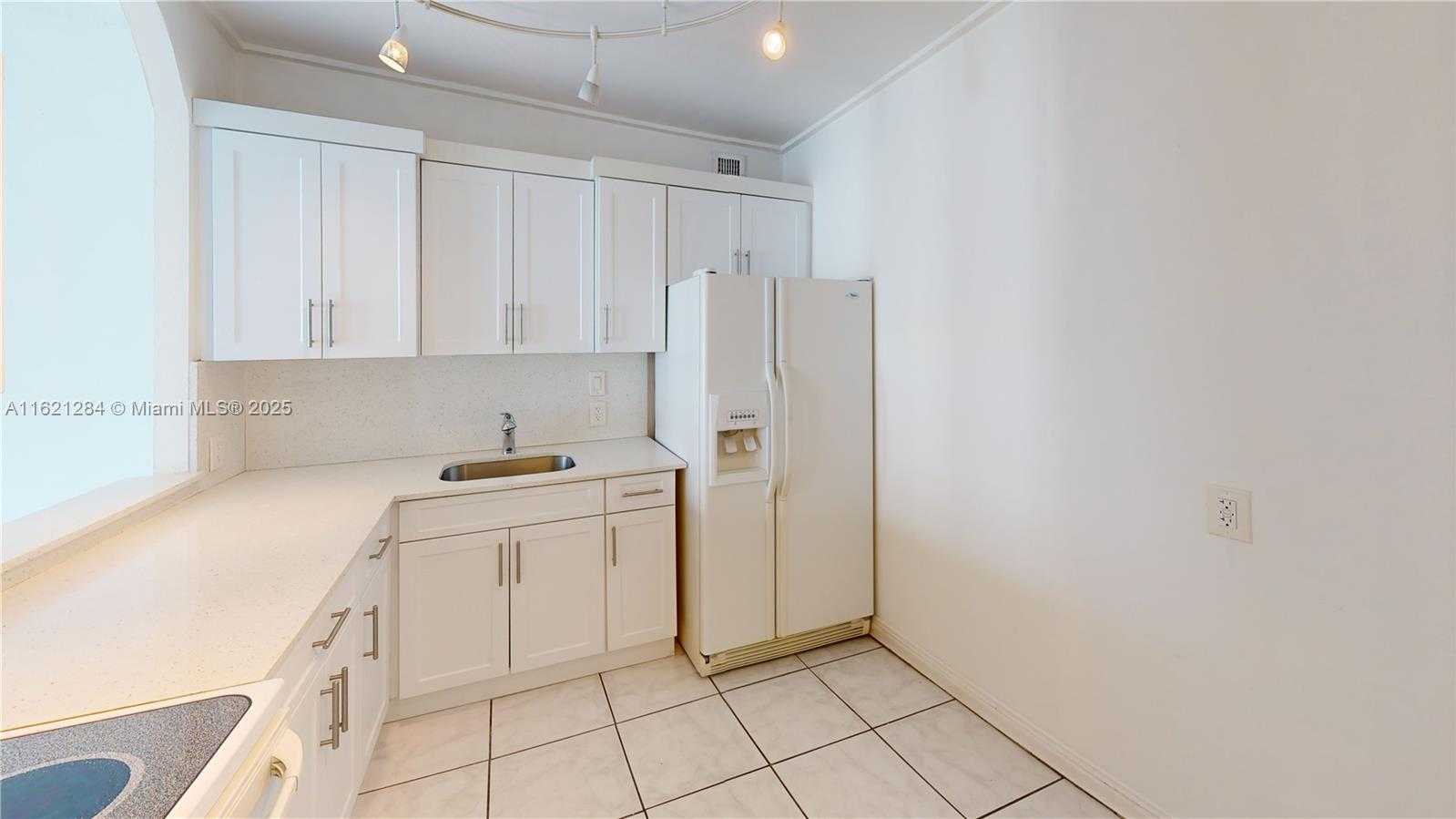 Small Image of 100 BAYVIEW DR #1812, Sunny Isles Beach Number 5