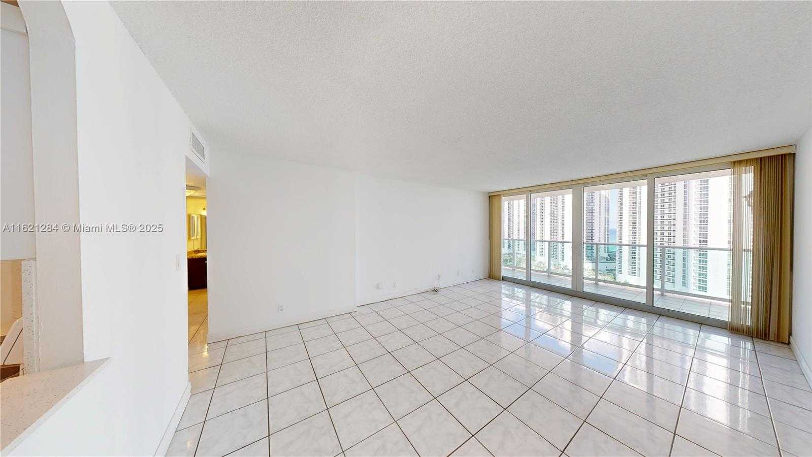 Small Image of 100 BAYVIEW DR #1812, Sunny Isles Beach Number 7