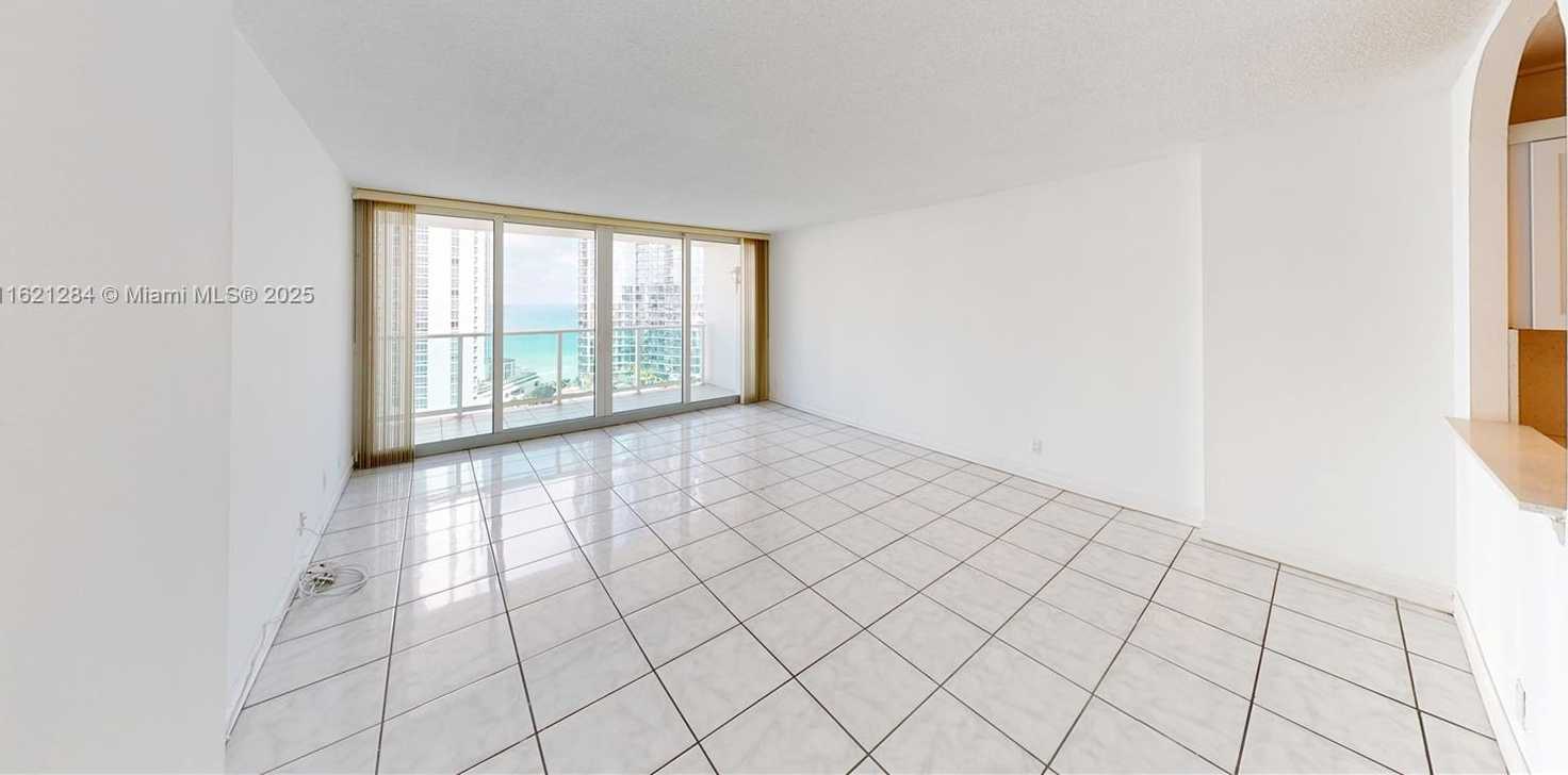 Small Image of 100 BAYVIEW DR #1812, Sunny Isles Beach Number 8