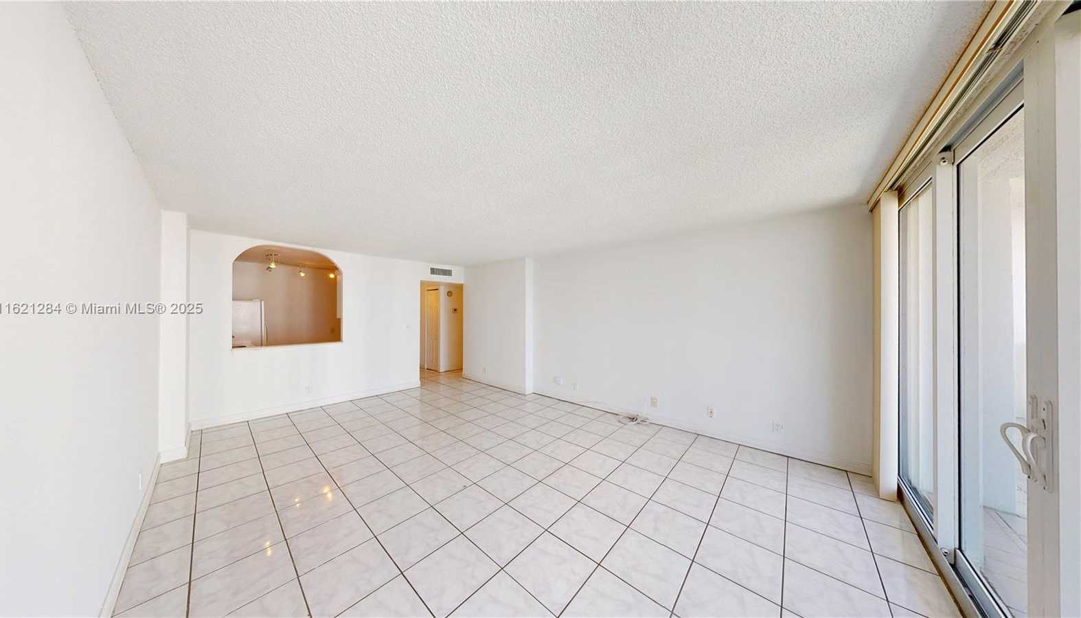 Small Image of 100 BAYVIEW DR #1812, Sunny Isles Beach Number 9