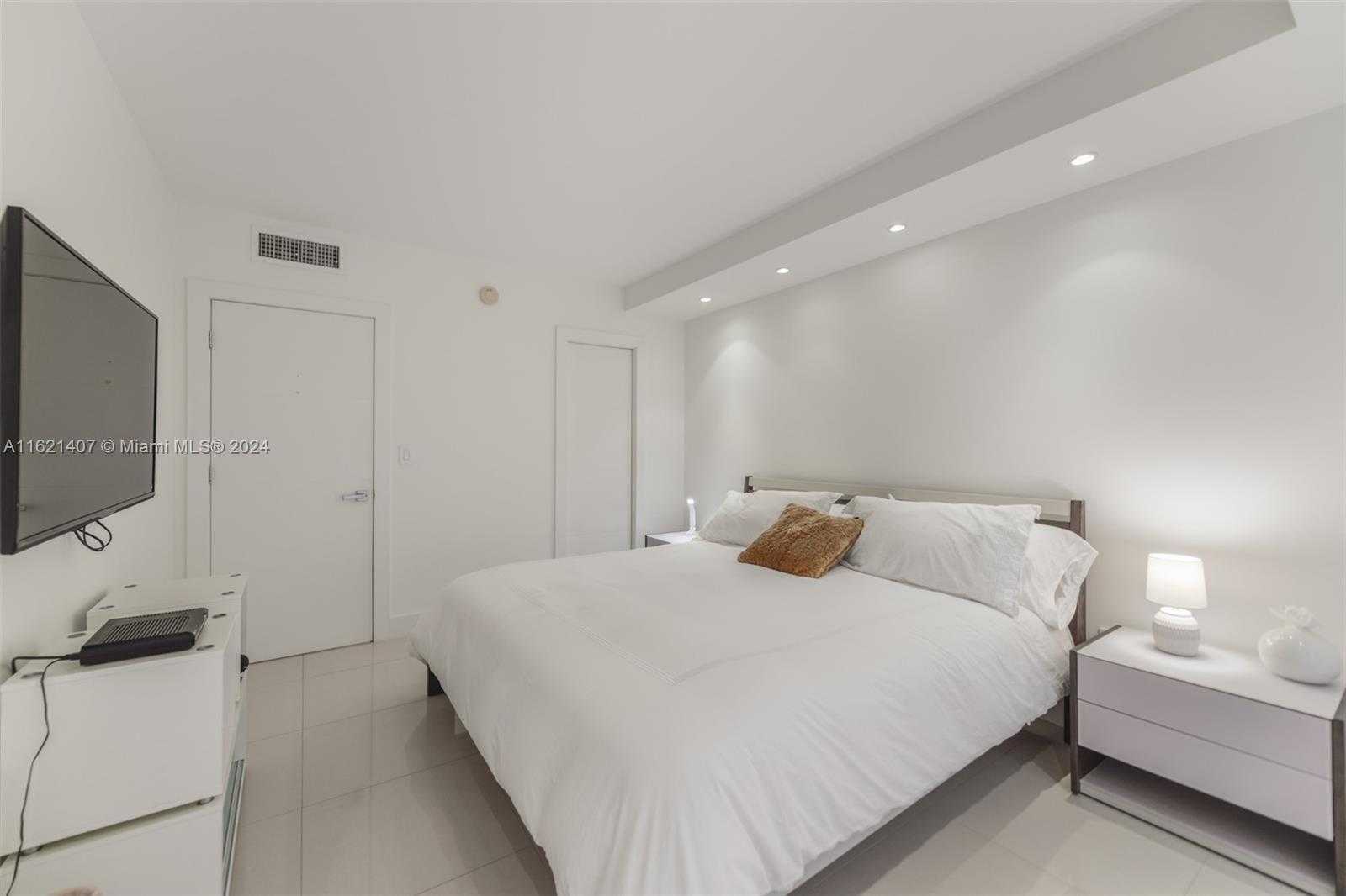 Small Image of 1950 SOUTH OCEAN DR #19G, Hallandale Beach Number 19