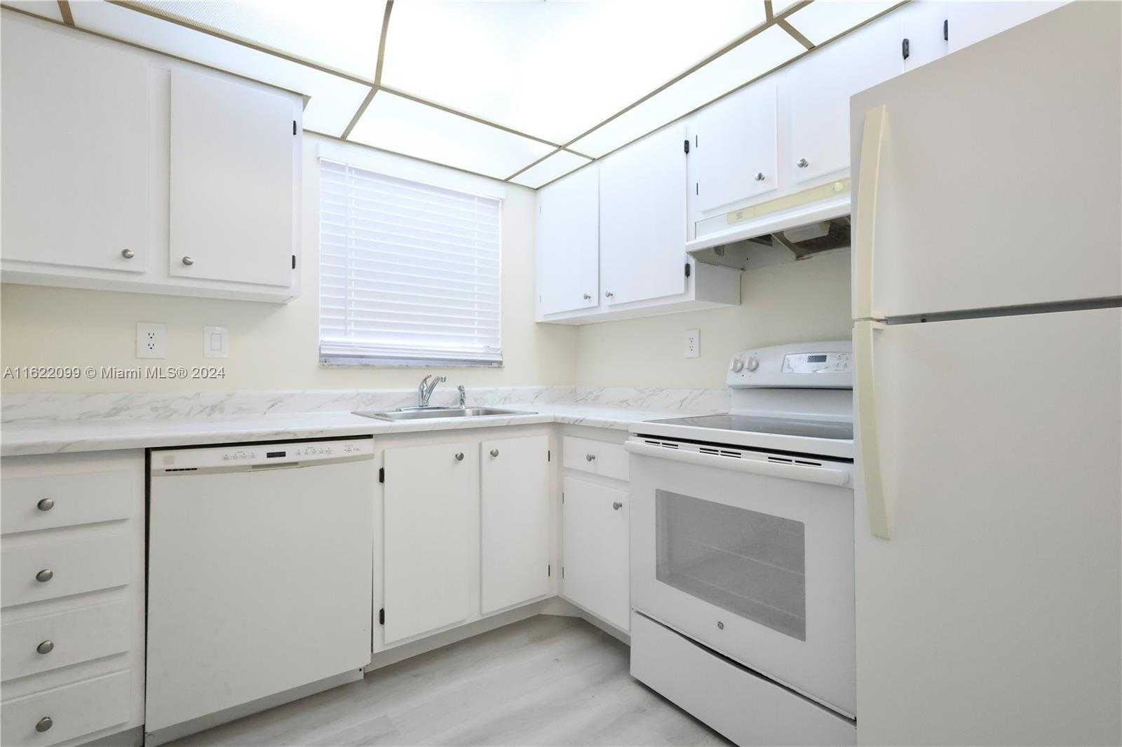 Small Image of 6870 ROYAL PALM BLVD #210M, Margate Number 3