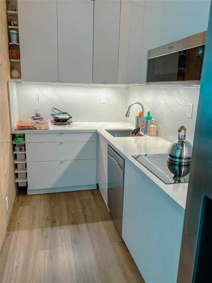 Small Image of 1000 WEST AVE #730, Miami Beach Number 11
