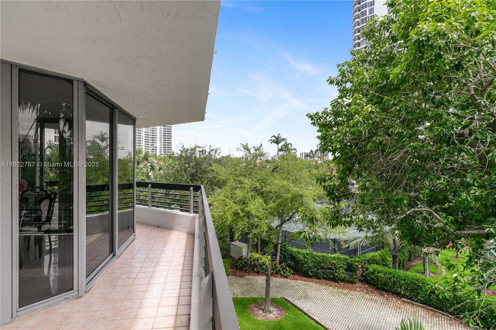 Small Image of 3600 MYSTIC POINTE DR #407, Aventura Number 19