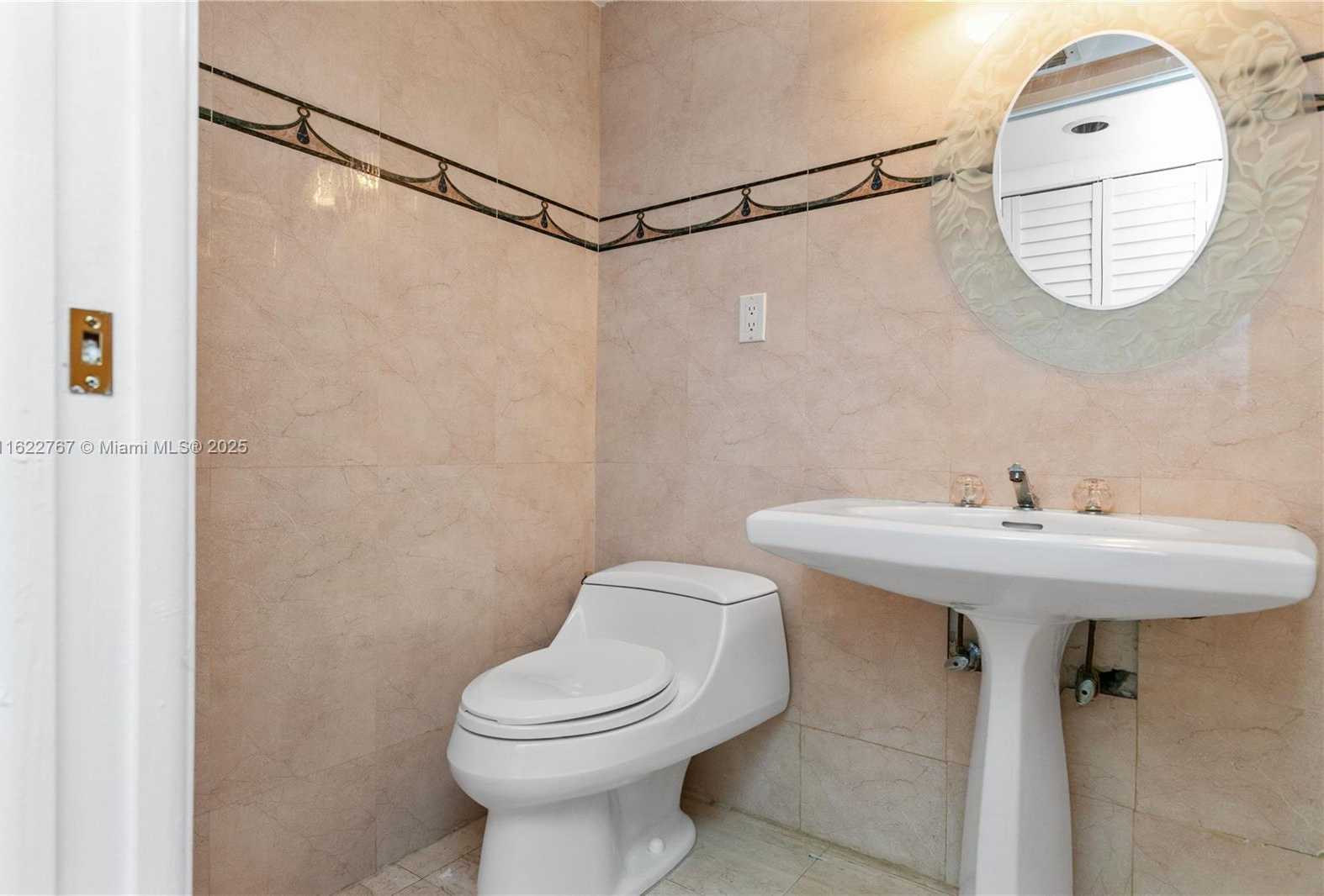 Small Image of 3600 MYSTIC POINTE DR #407, Aventura Number 22
