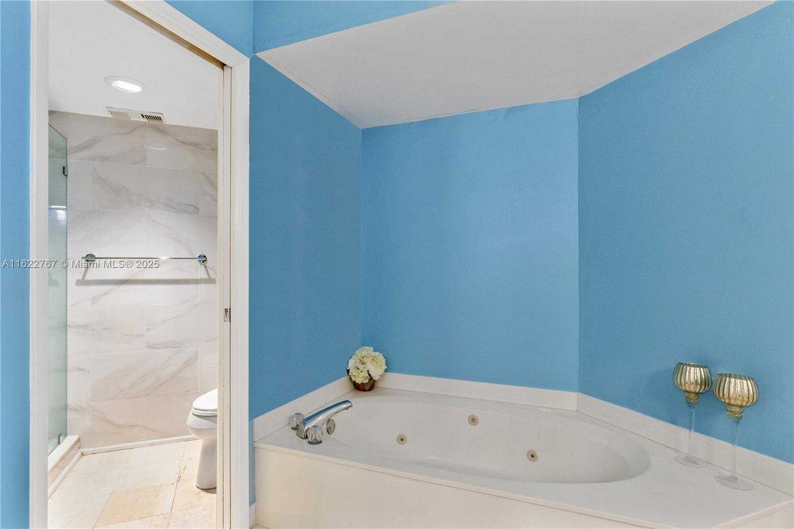 Small Image of 3600 MYSTIC POINTE DR #407, Aventura Number 29
