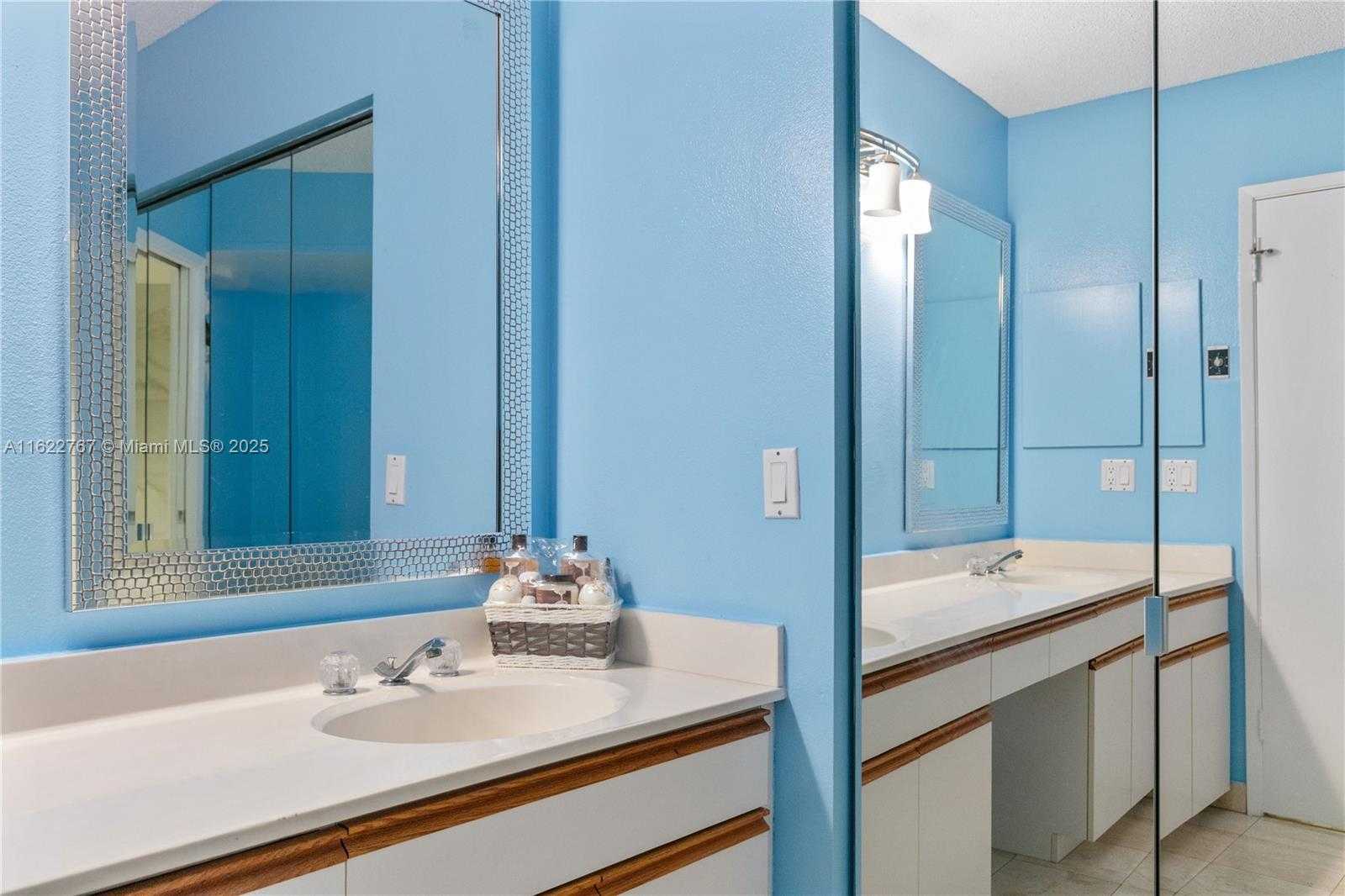 Small Image of 3600 MYSTIC POINTE DR #407, Aventura Number 31