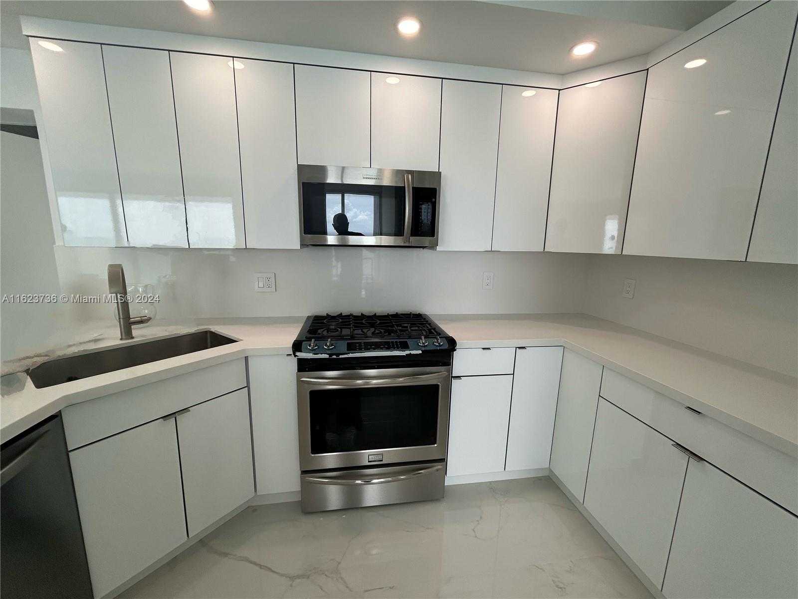 Small Image of 2030 SOUTH OCEAN DR #2220, Hallandale Beach Number 18