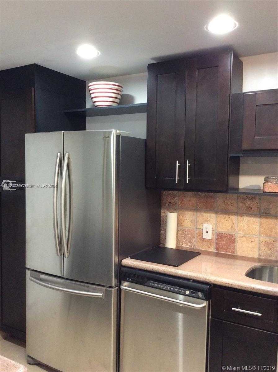 Small Image of 20100 WEST COUNTRY CLUB DR #202, Aventura Number 2