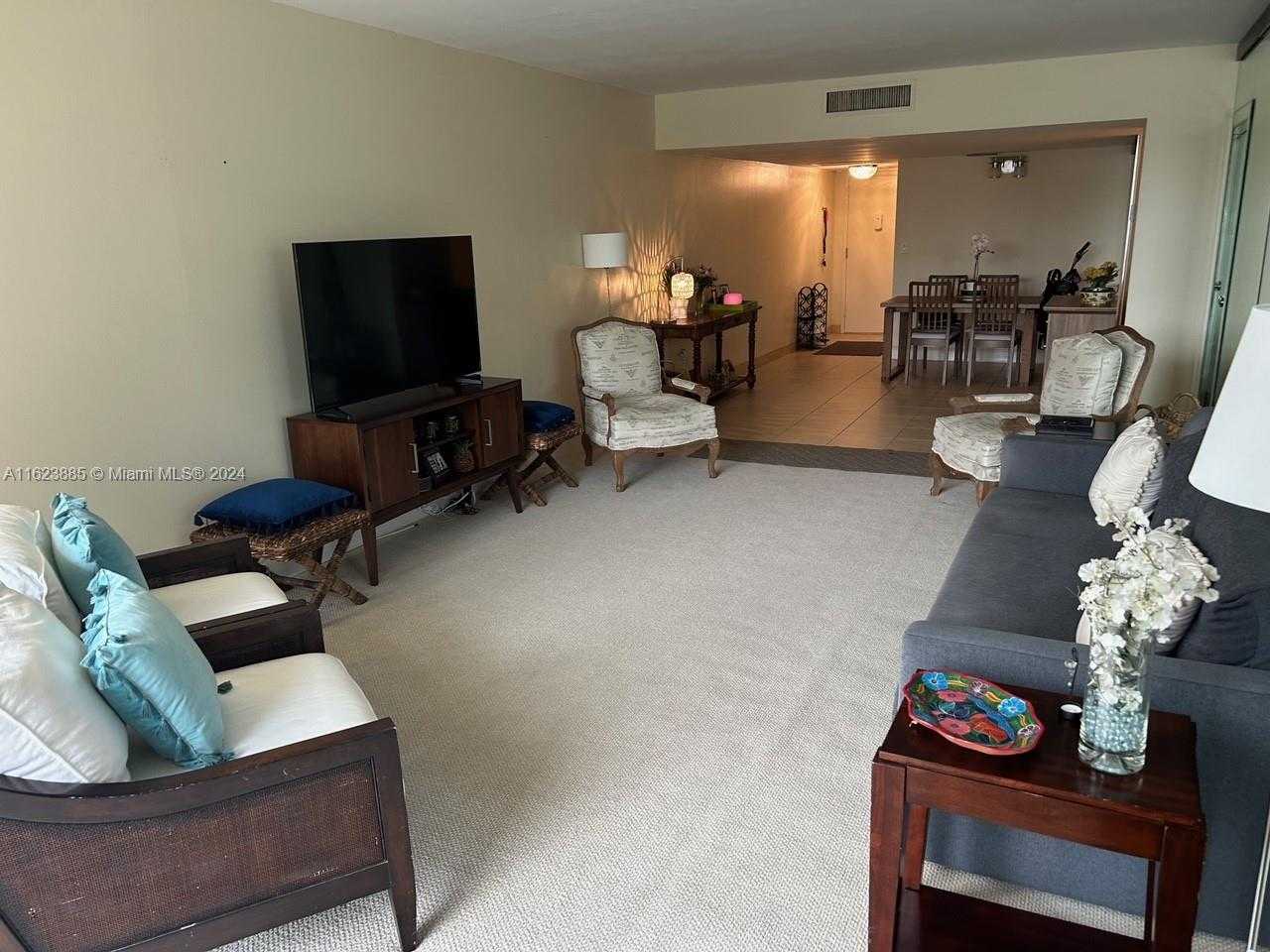 Small Image of 20100 WEST COUNTRY CLUB DR #202, Aventura Number 3