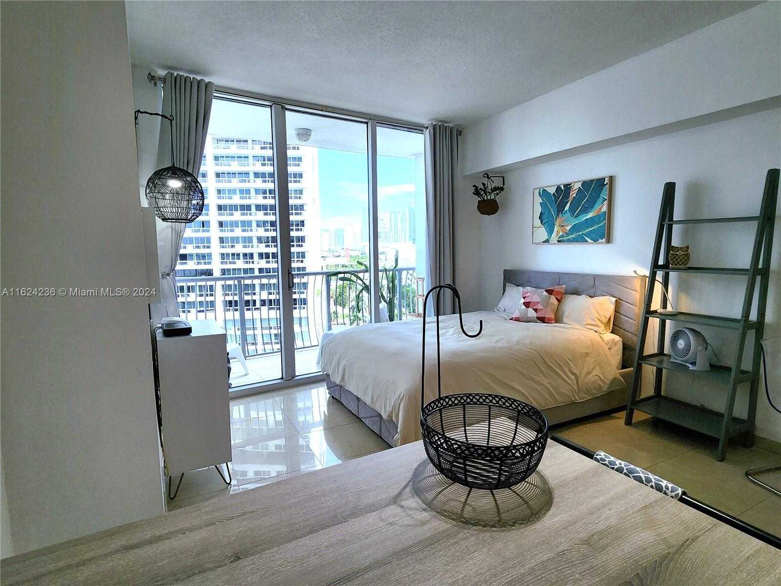 Small Image of 1750 NORTH BAYSHORE DR #1204, Miami Number 3
