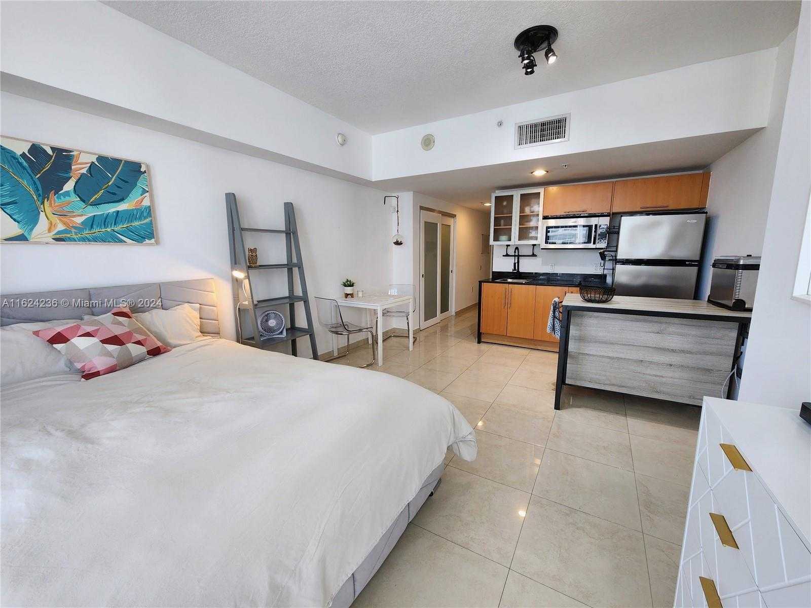 Small Image of 1750 NORTH BAYSHORE DR #1204, Miami Number 5