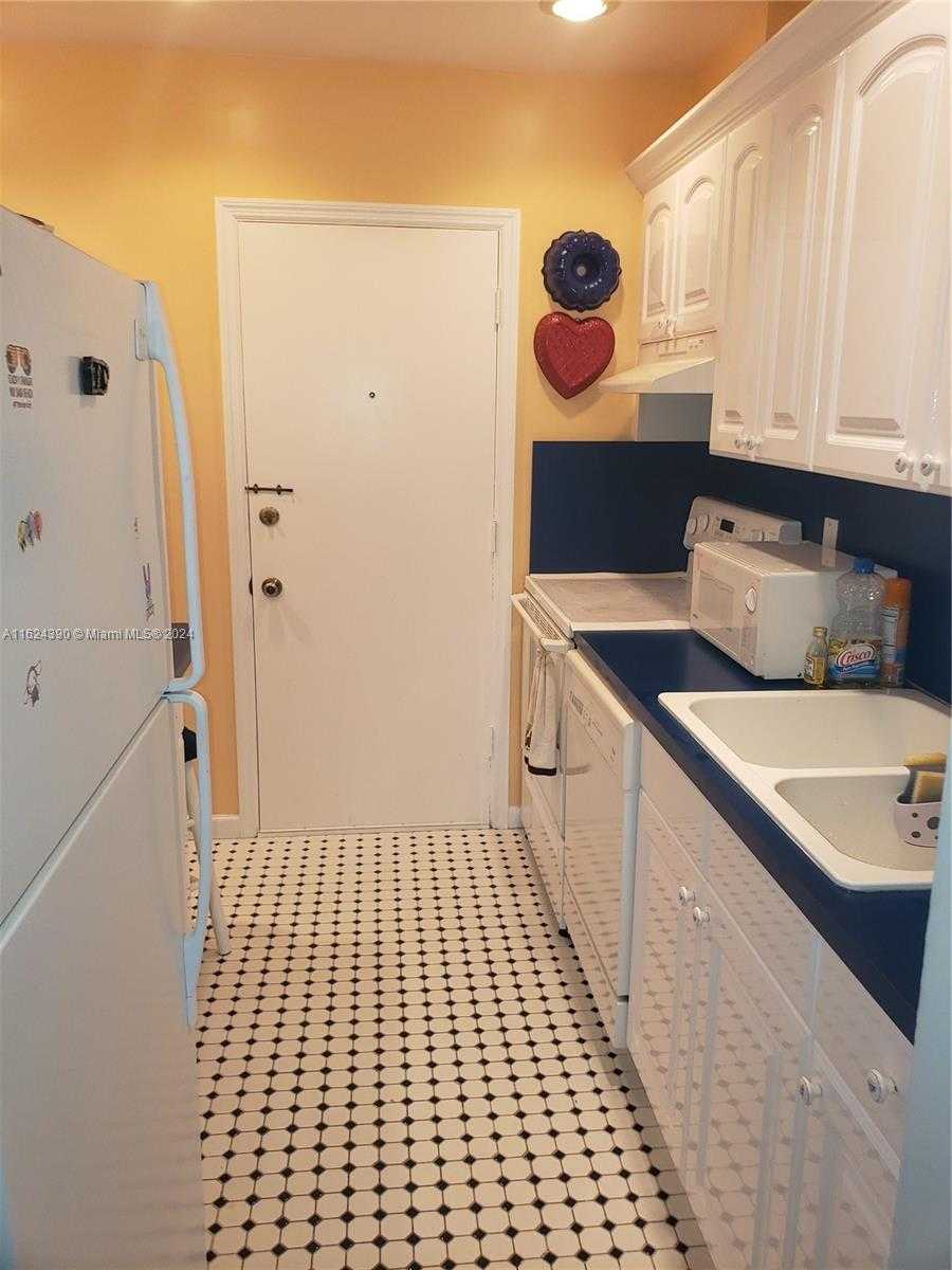 Small Image of 2220 NORTH EAST 68TH ST #1028, Fort Lauderdale Number 6
