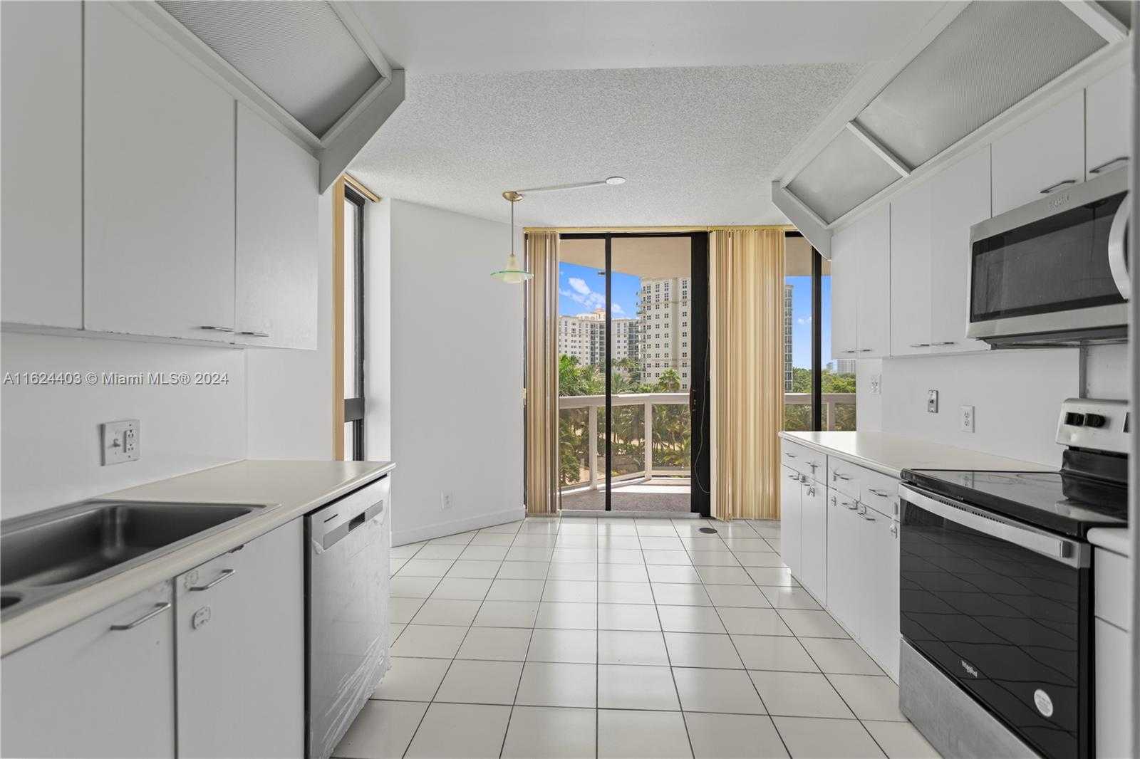 Small Image of 20185 EAST COUNTRY CLUB DR #502, Aventura Number 16