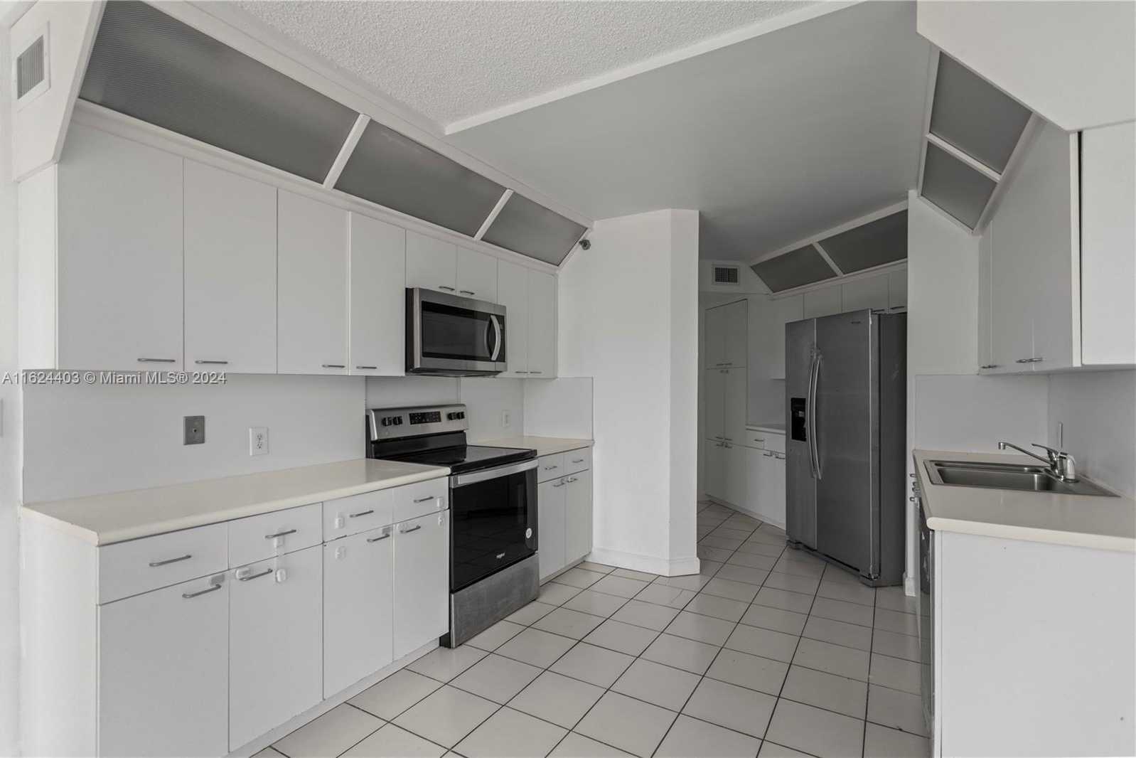 Small Image of 20185 EAST COUNTRY CLUB DR #502, Aventura Number 17