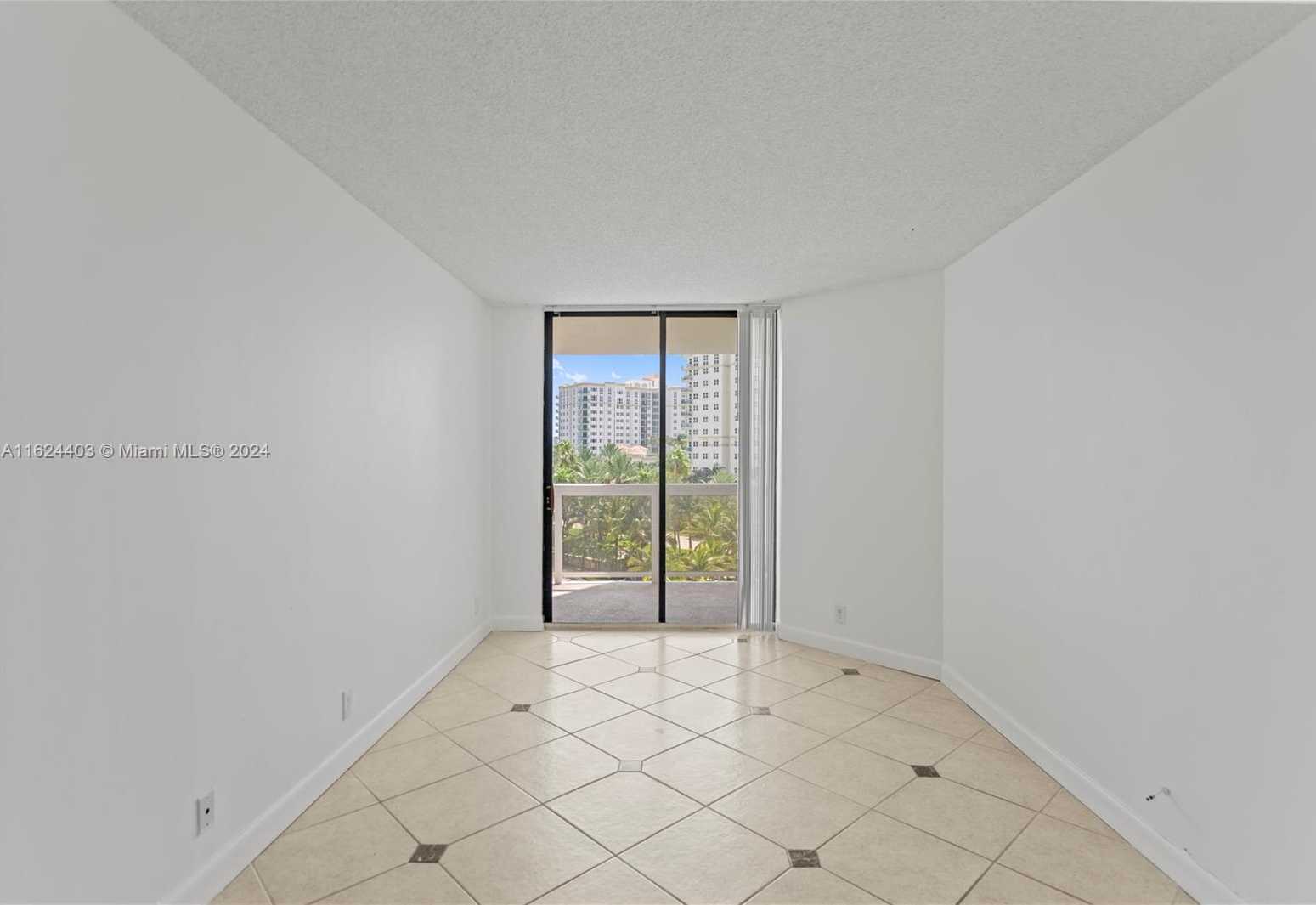 Small Image of 20185 EAST COUNTRY CLUB DR #502, Aventura Number 24