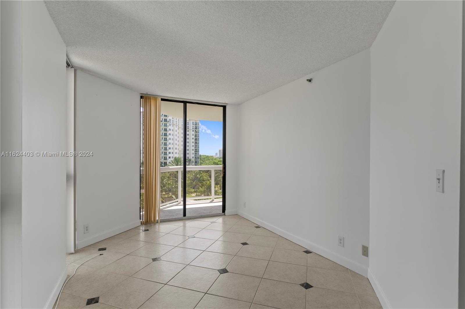 Small Image of 20185 EAST COUNTRY CLUB DR #502, Aventura Number 8