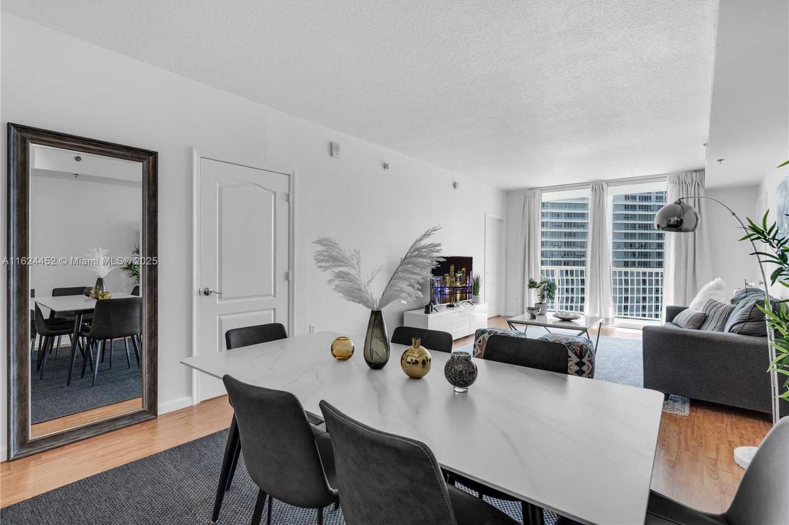 Small Image of 1200 BRICKELL BAY DR #4209, Miami Number 10