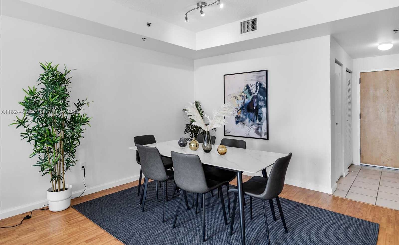 Small Image of 1200 BRICKELL BAY DR #4209, Miami Number 11
