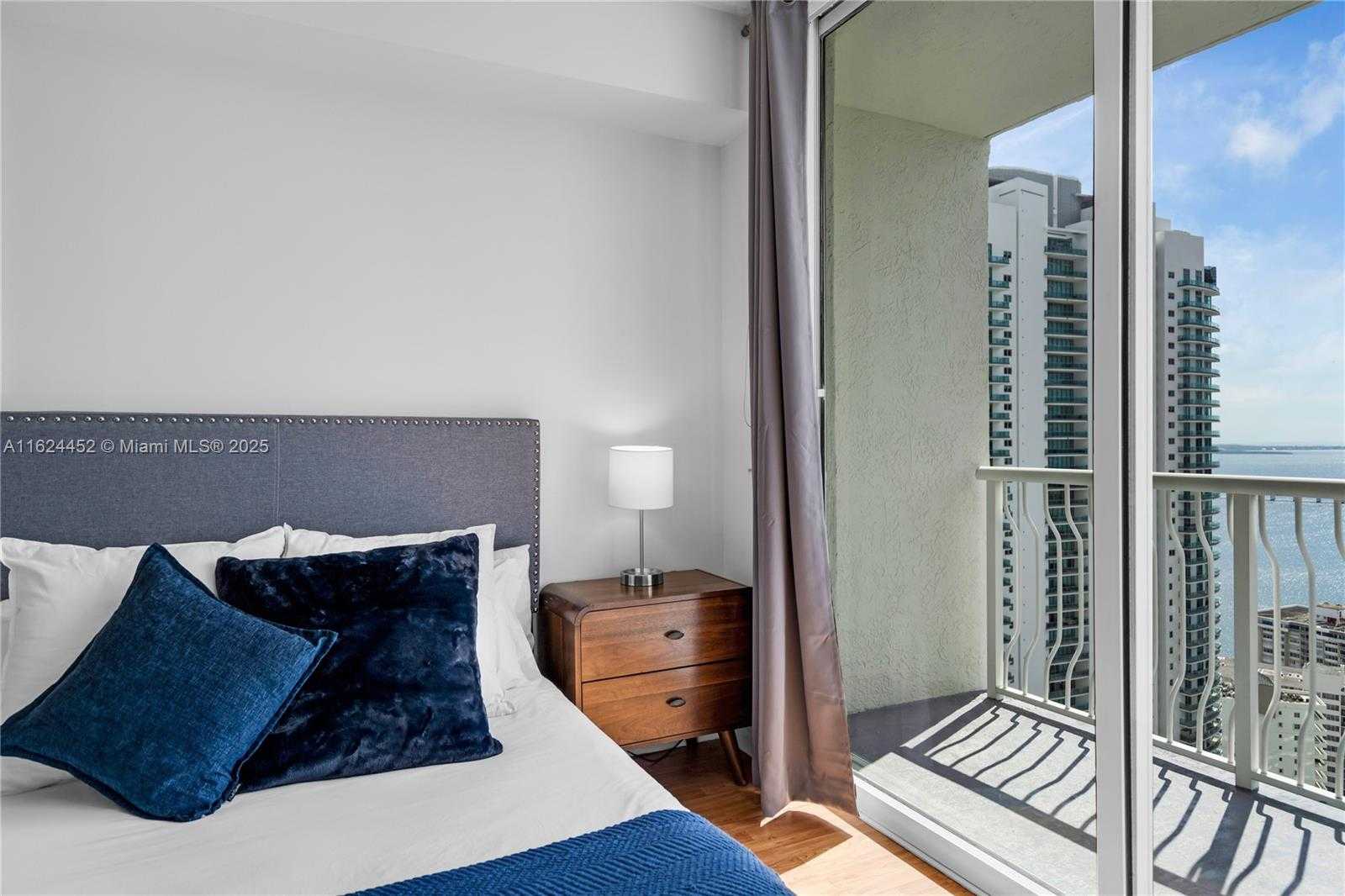 Small Image of 1200 BRICKELL BAY DR #4209, Miami Number 15