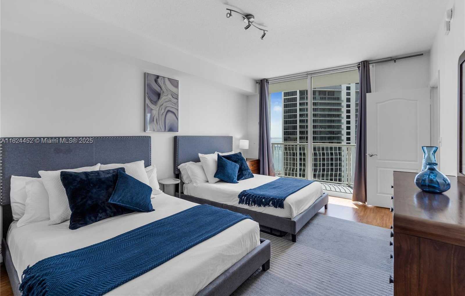 Small Image of 1200 BRICKELL BAY DR #4209, Miami Number 16