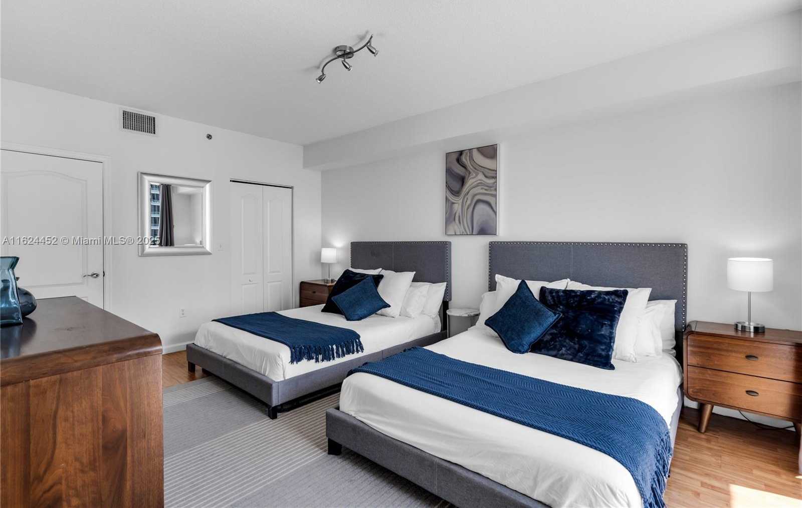 Small Image of 1200 BRICKELL BAY DR #4209, Miami Number 17