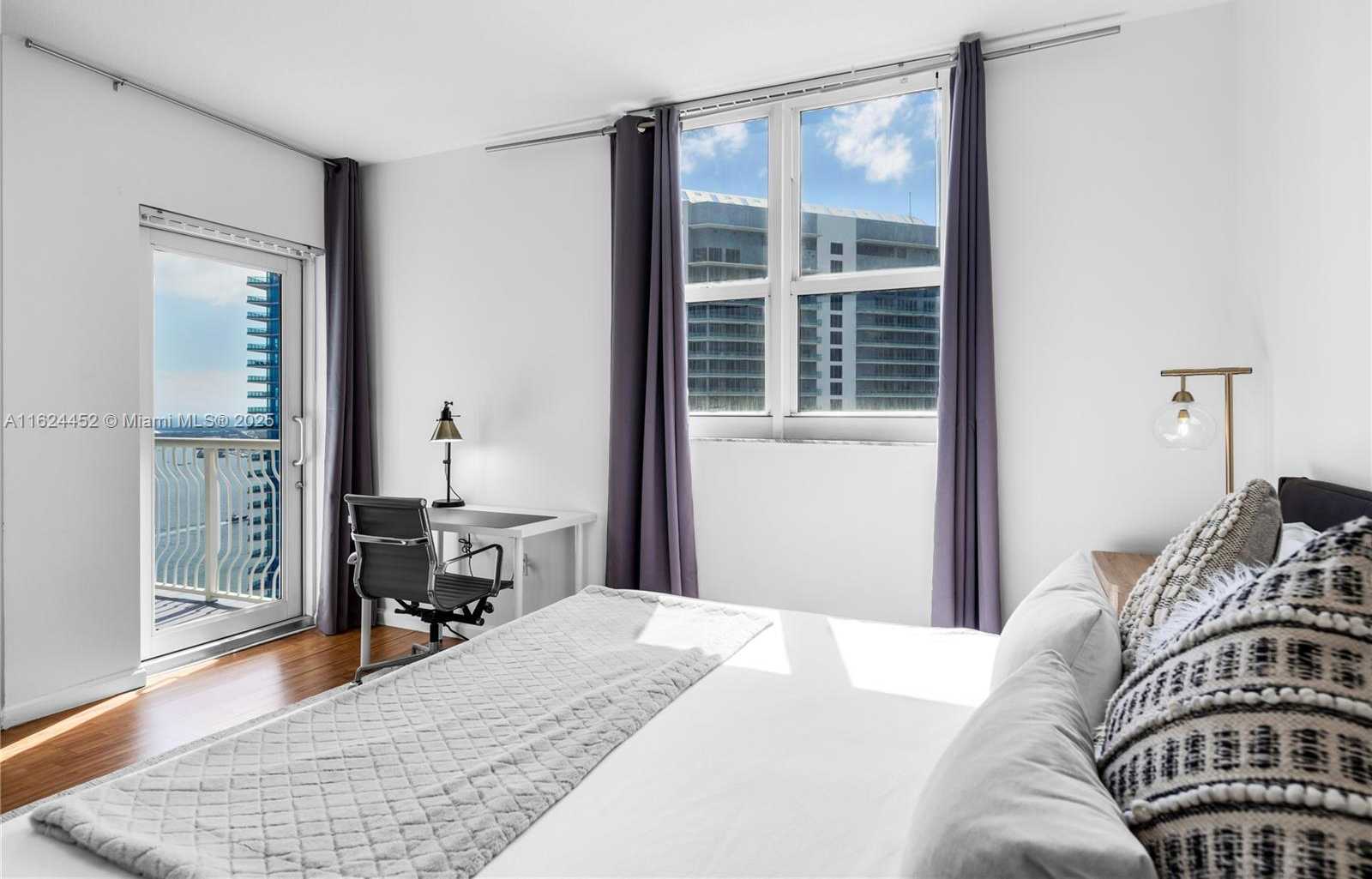 Small Image of 1200 BRICKELL BAY DR #4209, Miami Number 18
