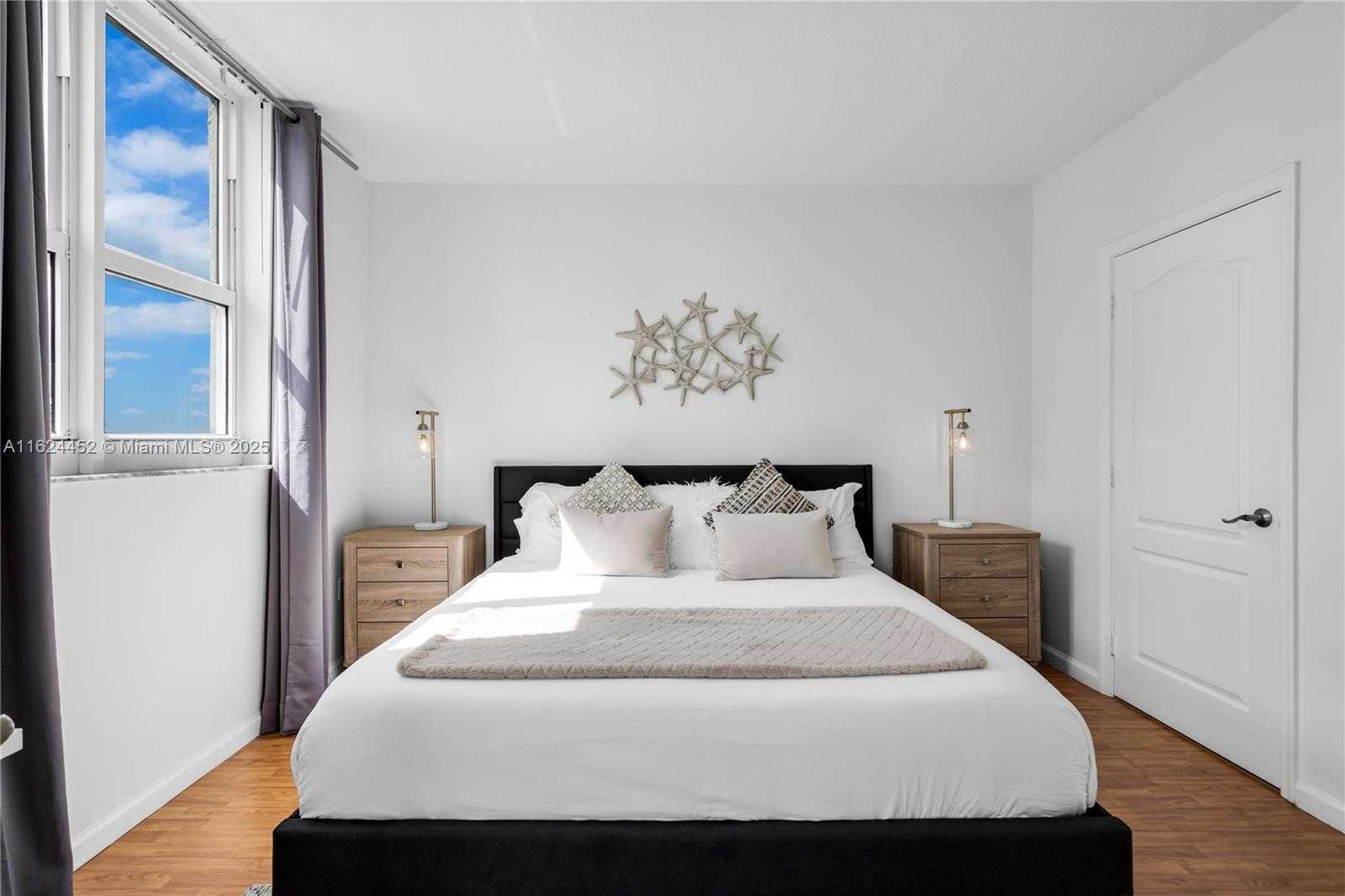 Small Image of 1200 BRICKELL BAY DR #4209, Miami Number 21