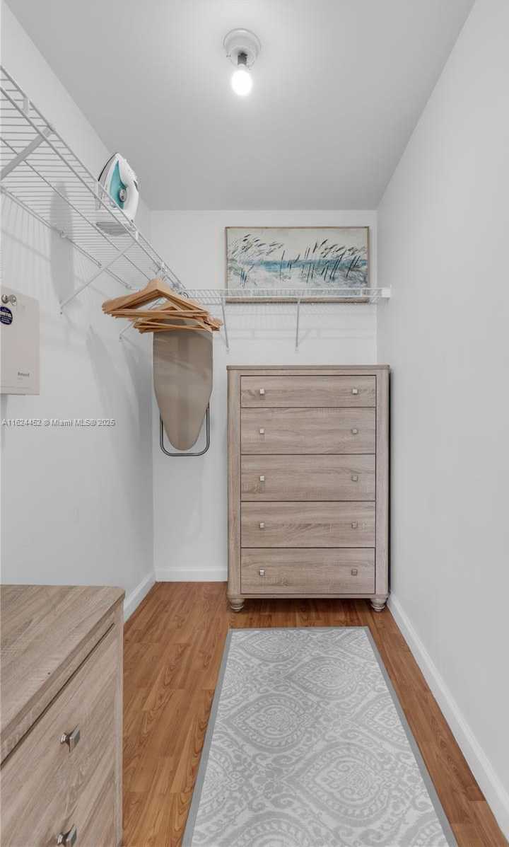 Small Image of 1200 BRICKELL BAY DR #4209, Miami Number 23
