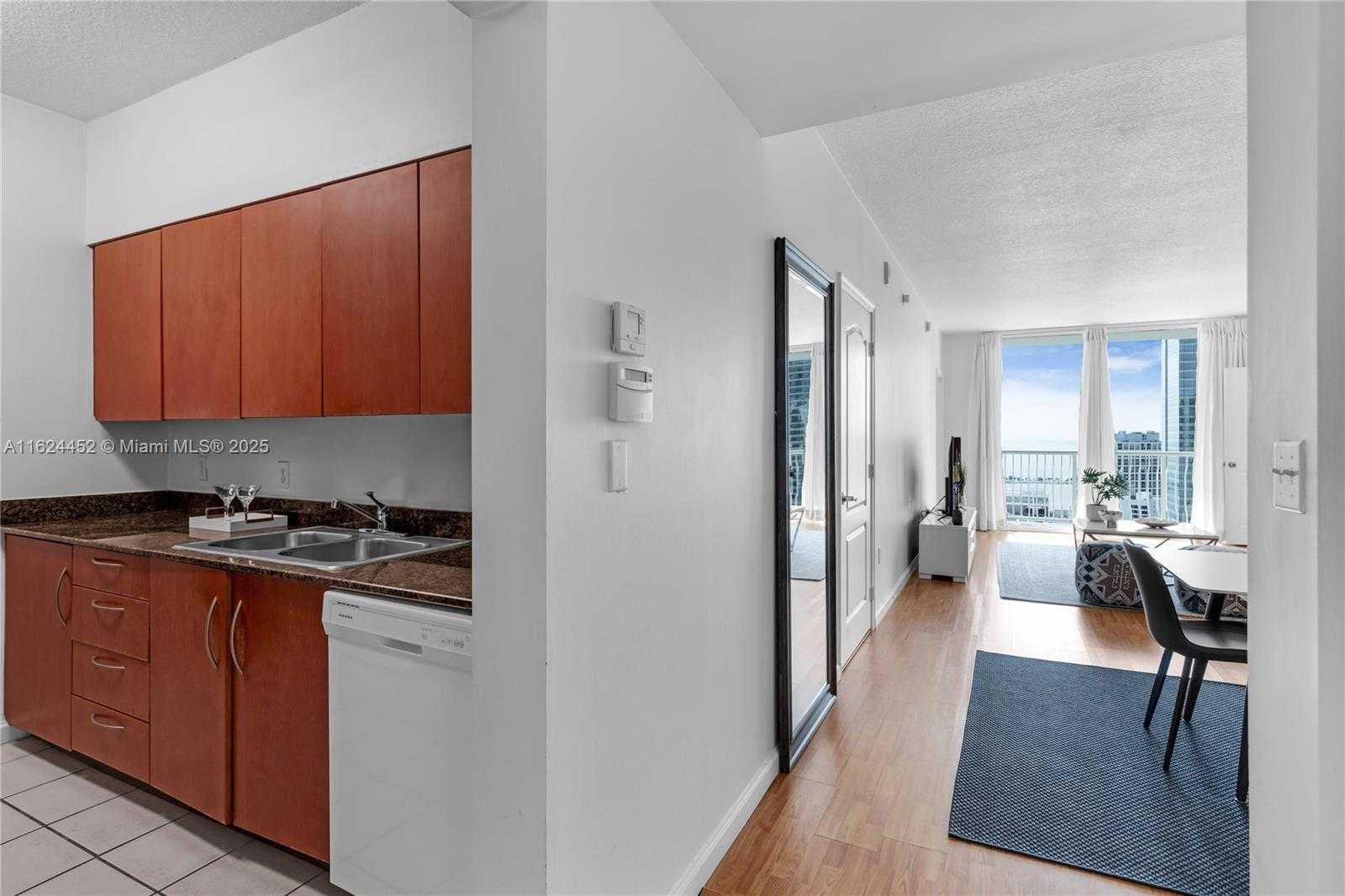 Small Image of 1200 BRICKELL BAY DR #4209, Miami Number 28