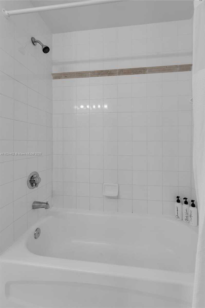 Small Image of 1200 BRICKELL BAY DR #4209, Miami Number 31