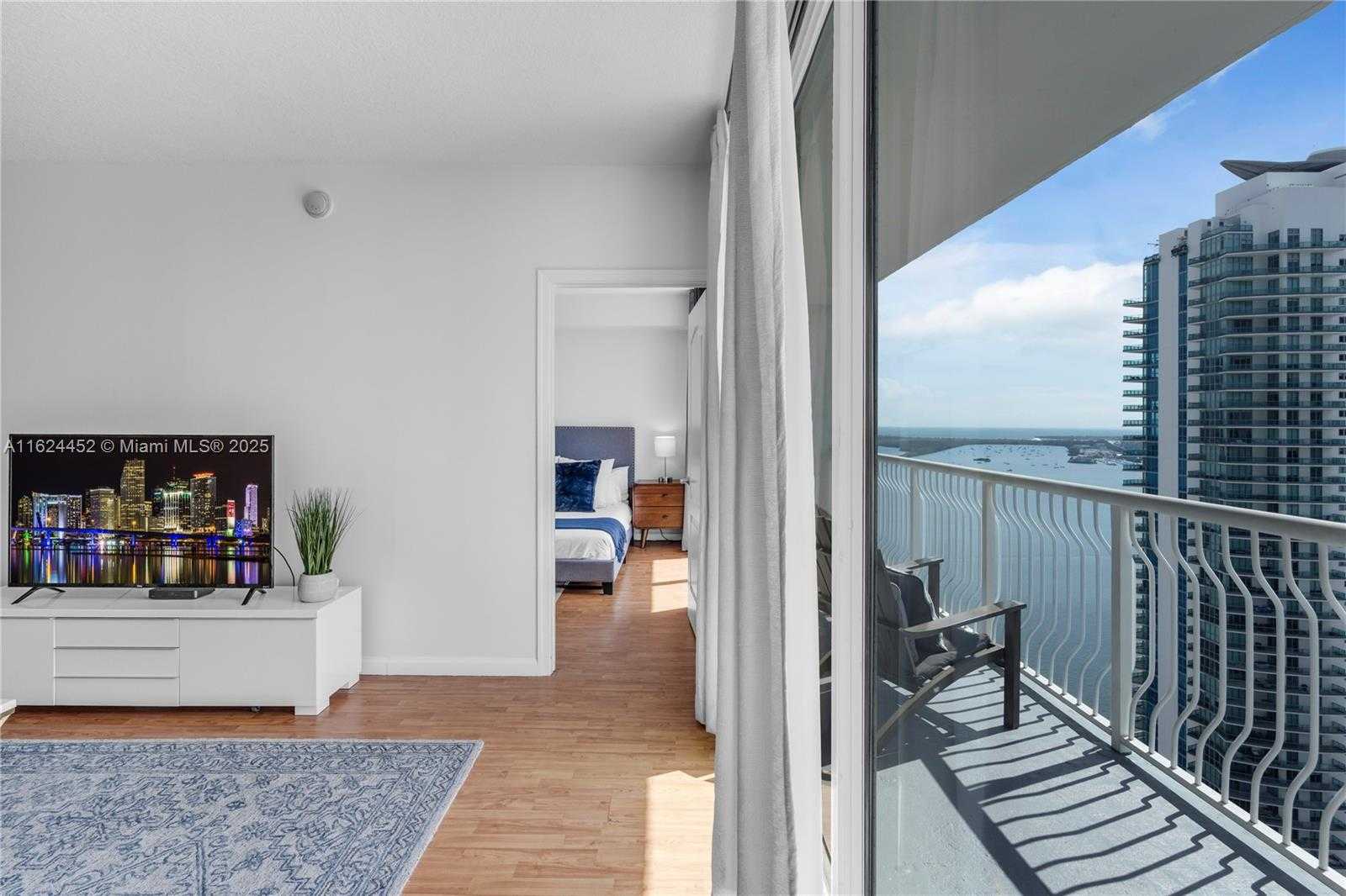 Small Image of 1200 BRICKELL BAY DR #4209, Miami Number 5