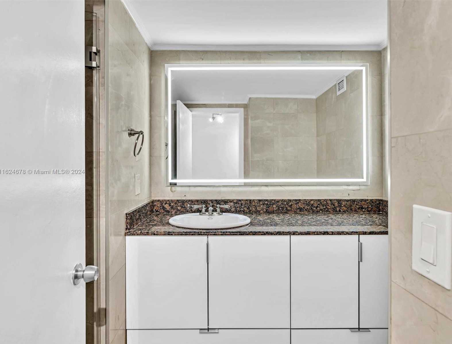 Small Image of 2500 PARKVIEW DR #2415, Hallandale Beach Number 25